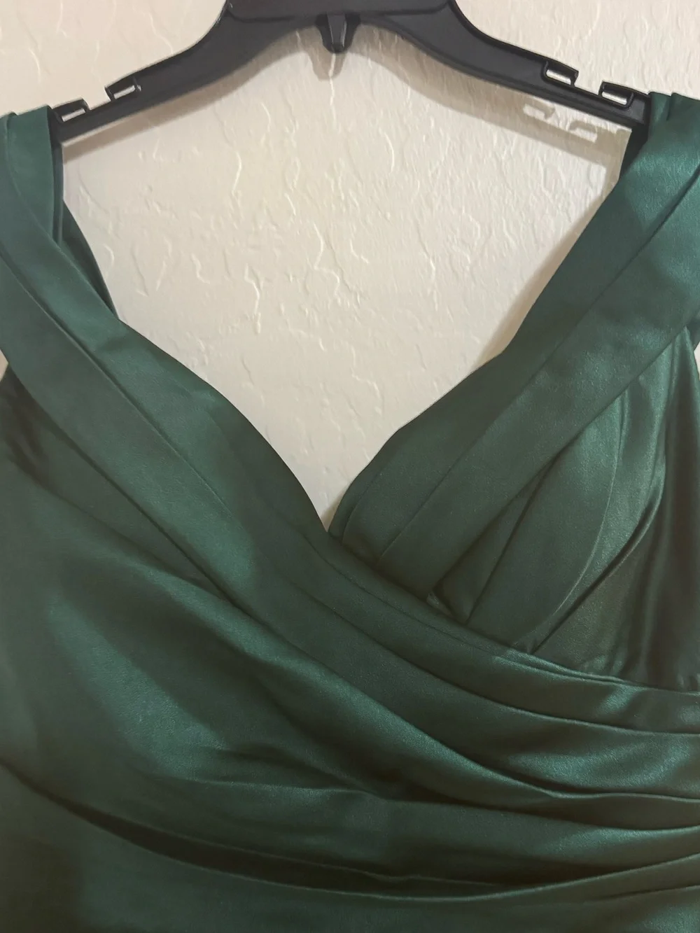 Elegant Emerald Green Satin Evening Gown size 12 - Picture 2 of 7